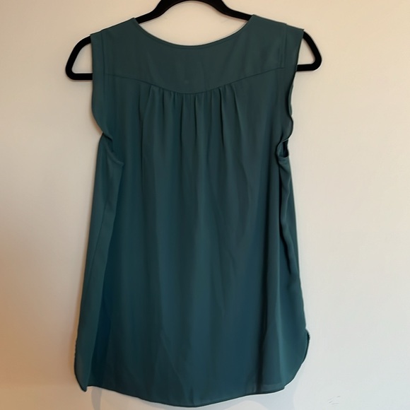 Green top - Picture 4 of 4